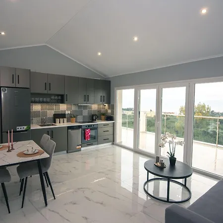 Gigi Star Luxury With Pool Apartment